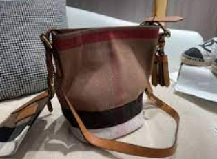 YUPOO-CHINA Wholesale Supplier Branded Luxury burberry bags, join us on whatsapp | Yupoo